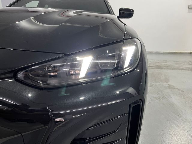 BMW i4 eDrive40 color Negro. Año 2025. 250KW(340CV). Eléctrico. En concesionario Unicars Ponent de Lleida