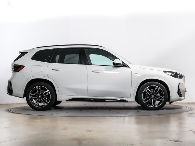 BMW X1 sDrive18d color Blanco. Año 2024. 110KW(150CV). Diésel. En concesionario Oliva Motor Tarragona de Tarragona