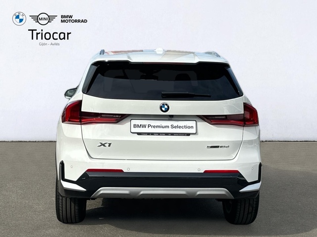 BMW X1 sDrive18d color Blanco. Año 2025. 110KW(150CV). Diésel. En concesionario Triocar Avilés (Bmw y Mini) de Asturias