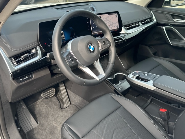 BMW X1 sDrive18d color Blanco. Año 2025. 110KW(150CV). Diésel. En concesionario Triocar Avilés (Bmw y Mini) de Asturias