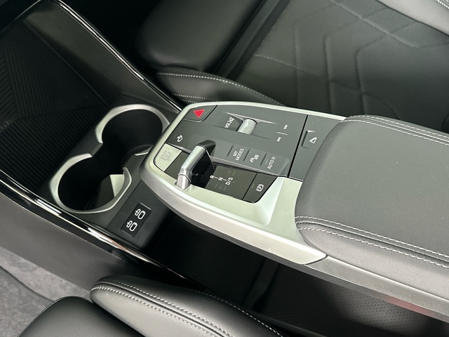 BMW X1 sDrive18d color Blanco. Año 2025. 110KW(150CV). Diésel. En concesionario Triocar Gijón (Bmw y Mini) de Asturias
