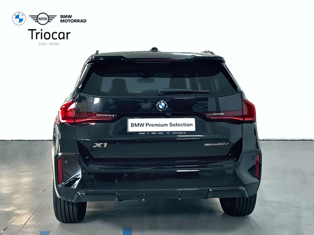 BMW X1 sDrive20d color Negro. Año 2025. 120KW(163CV). Diésel. En concesionario Triocar Gijón (Bmw y Mini) de Asturias
