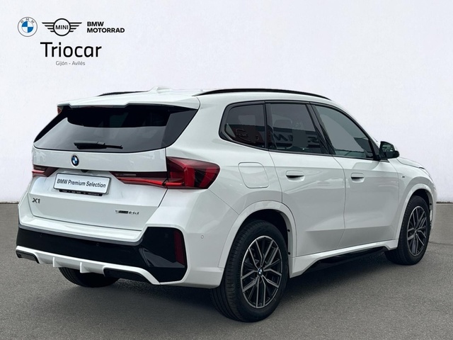 BMW X1 sDrive18d color Blanco. Año 2025. 110KW(150CV). Diésel. En concesionario Triocar Avilés (Bmw y Mini) de Asturias