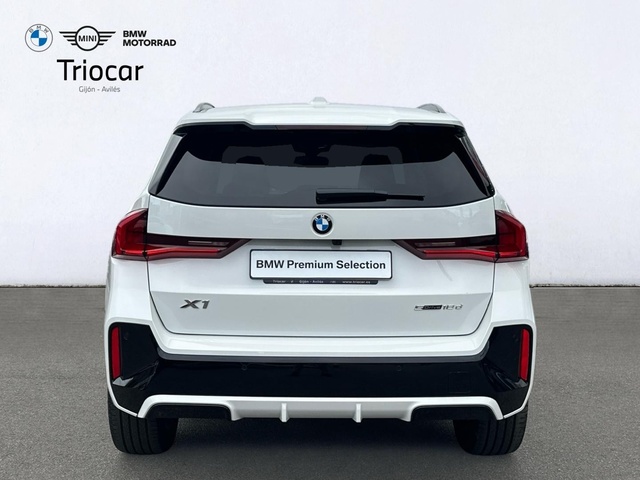 BMW X1 sDrive18d color Blanco. Año 2025. 110KW(150CV). Diésel. En concesionario Triocar Avilés (Bmw y Mini) de Asturias