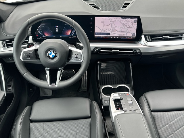 BMW X1 sDrive18d color Blanco. Año 2025. 110KW(150CV). Diésel. En concesionario Triocar Avilés (Bmw y Mini) de Asturias