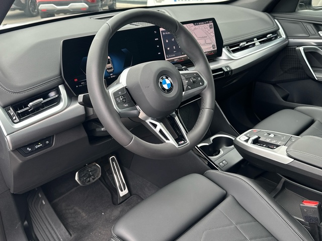 BMW X1 sDrive18d color Blanco. Año 2025. 110KW(150CV). Diésel. En concesionario Triocar Avilés (Bmw y Mini) de Asturias