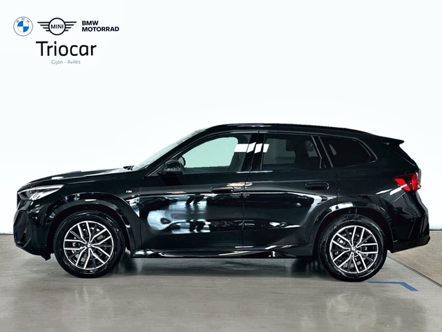 BMW X1 sDrive18d color Negro. Año 2025. 110KW(150CV). Diésel. En concesionario Triocar Gijón (Bmw y Mini) de Asturias