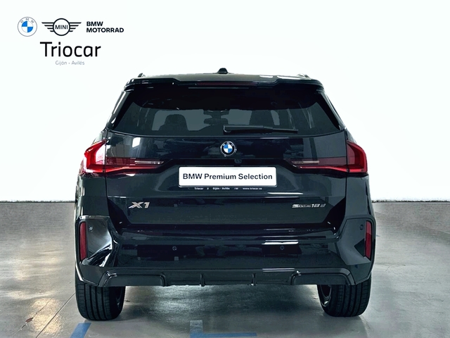 BMW X1 sDrive18d color Negro. Año 2025. 110KW(150CV). Diésel. En concesionario Triocar Gijón (Bmw y Mini) de Asturias