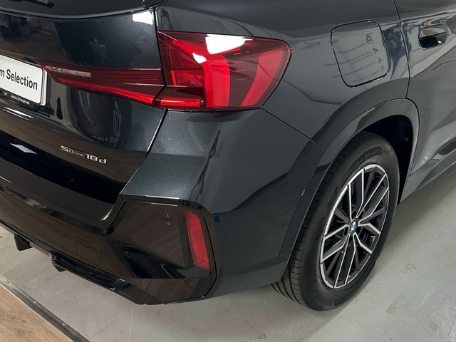 BMW X1 sDrive18d color Negro. Año 2025. 110KW(150CV). Diésel. En concesionario Triocar Gijón (Bmw y Mini) de Asturias