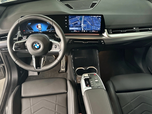 BMW X1 sDrive18d color Gris Plata. Año 2025. 110KW(150CV). Diésel. En concesionario Triocar Gijón (Bmw y Mini) de Asturias