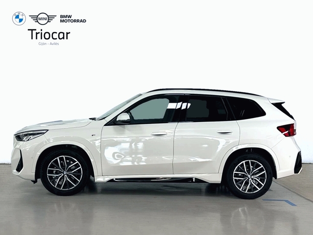 BMW X1 sDrive18d color Blanco. Año 2025. 110KW(150CV). Diésel. En concesionario Triocar Gijón (Bmw y Mini) de Asturias
