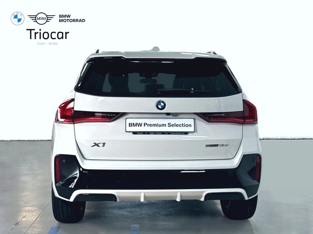 BMW X1 sDrive18d color Blanco. Año 2025. 110KW(150CV). Diésel. En concesionario Triocar Gijón (Bmw y Mini) de Asturias