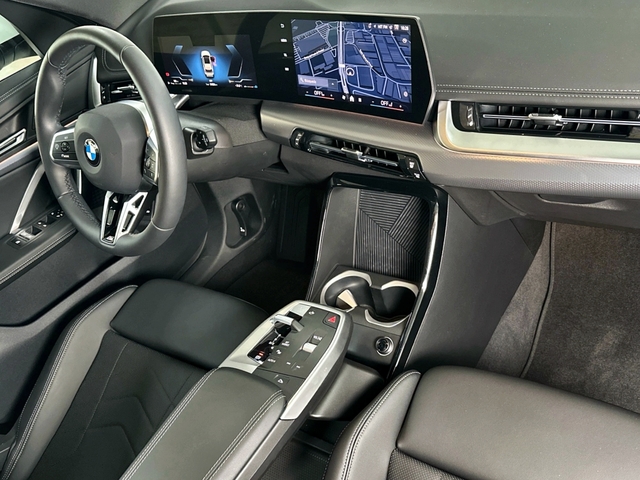BMW X1 sDrive18d color Blanco. Año 2025. 110KW(150CV). Diésel. En concesionario Triocar Gijón (Bmw y Mini) de Asturias