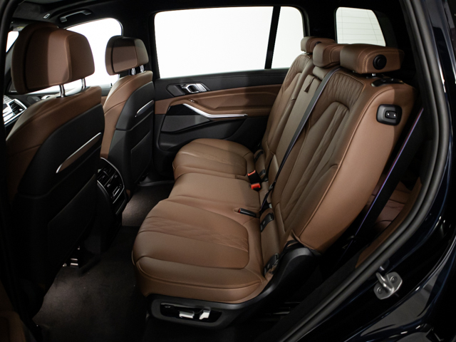 BMW X7 xDrive40i color Negro. Año 2025. 280KW(381CV). Gasolina. En concesionario BMW Fuenteolid Valladolid de Valladolid