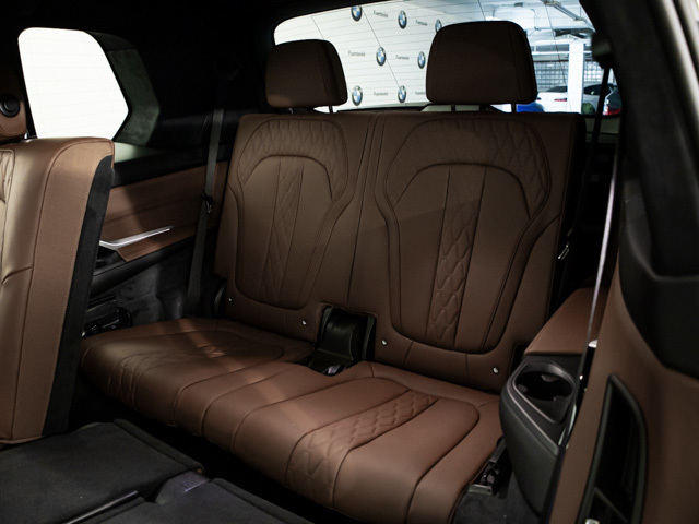 BMW X7 xDrive40i color Negro. Año 2025. 280KW(381CV). Gasolina. En concesionario BMW Fuenteolid Valladolid de Valladolid