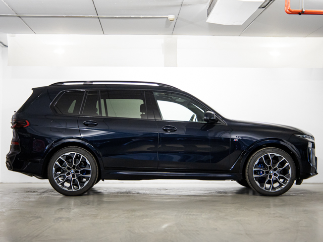 BMW X7 xDrive40i color Negro. Año 2025. 280KW(381CV). Gasolina. En concesionario BMW Fuenteolid Valladolid de Valladolid