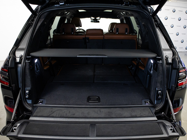 BMW X7 xDrive40i color Negro. Año 2025. 280KW(381CV). Gasolina. En concesionario BMW Fuenteolid Valladolid de Valladolid