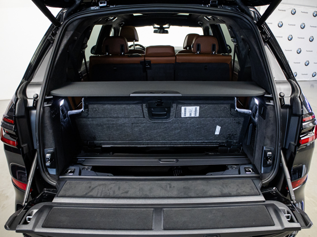 BMW X7 xDrive40i color Negro. Año 2025. 280KW(381CV). Gasolina. En concesionario BMW Fuenteolid Valladolid de Valladolid
