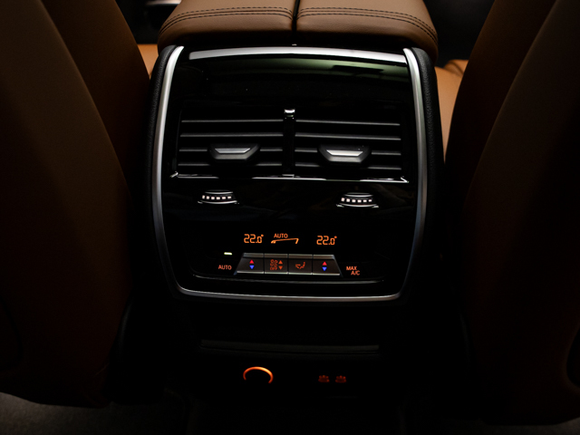 BMW X7 xDrive40i color Negro. Año 2025. 280KW(381CV). Gasolina. En concesionario BMW Fuenteolid Valladolid de Valladolid