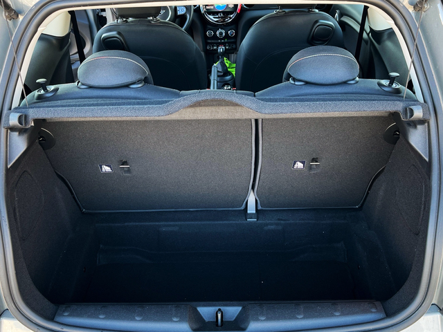 fotoG 16 del MINI MINI Cooper One 75 kW (102 CV) 102cv Gasolina del 2021 en Murcia