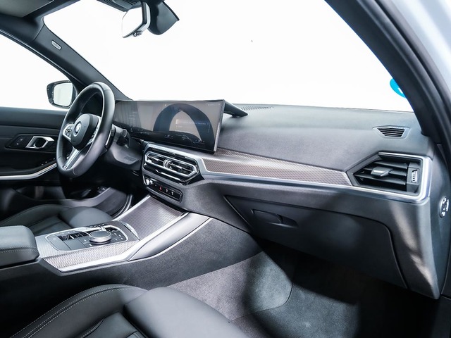 BMW Serie 3 330e Touring color Gris. Año 2024. 215KW(292CV). Híbrido Electro/Gasolina. En concesionario Oliva Motor Tarragona de Tarragona