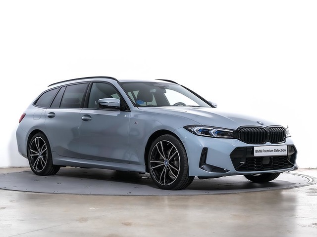 BMW Serie 3 330e Touring color Gris. Año 2024. 215KW(292CV). Híbrido Electro/Gasolina. En concesionario Oliva Motor Tarragona de Tarragona