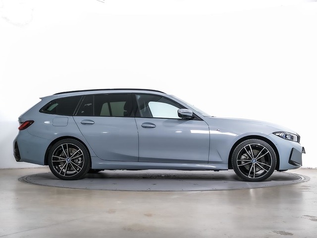 BMW Serie 3 330e Touring color Gris. Año 2024. 215KW(292CV). Híbrido Electro/Gasolina. En concesionario Oliva Motor Tarragona de Tarragona