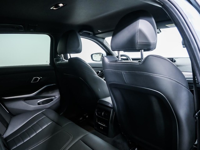 BMW Serie 3 330e Touring color Gris. Año 2024. 215KW(292CV). Híbrido Electro/Gasolina. En concesionario Oliva Motor Tarragona de Tarragona