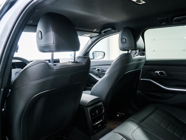 BMW Serie 3 330e Touring color Gris. Año 2024. 215KW(292CV). Híbrido Electro/Gasolina. En concesionario Oliva Motor Tarragona de Tarragona