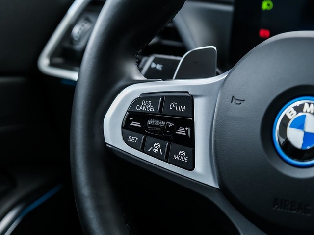 BMW Serie 3 330e Touring color Gris. Año 2024. 215KW(292CV). Híbrido Electro/Gasolina. En concesionario Oliva Motor Tarragona de Tarragona