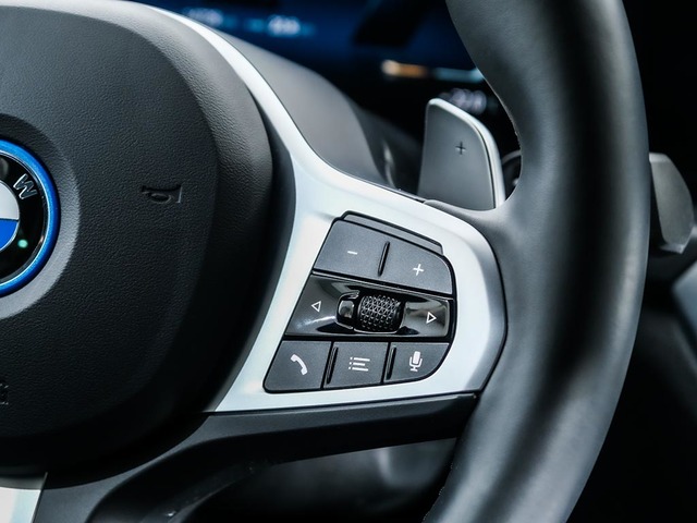 BMW Serie 3 330e Touring color Gris. Año 2024. 215KW(292CV). Híbrido Electro/Gasolina. En concesionario Oliva Motor Tarragona de Tarragona