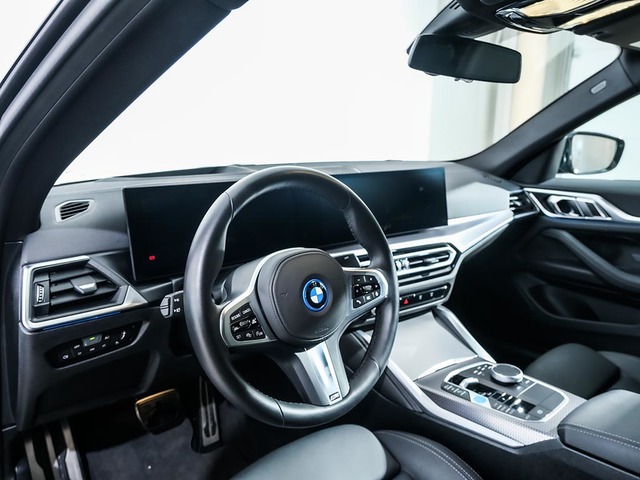 BMW i4 eDrive40 color Negro. Año 2025. 250KW(340CV). Eléctrico. En concesionario Oliva Motor Tarragona de Tarragona