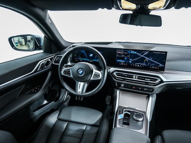 BMW i4 eDrive40 color Negro. Año 2025. 250KW(340CV). Eléctrico. En concesionario Oliva Motor Tarragona de Tarragona