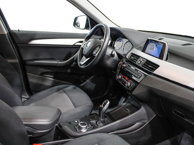 BMW X1 sDrive18i color Negro. Año 2018. 103KW(140CV). Gasolina. En concesionario Barcelona Premium -- GRAN VIA de Barcelona