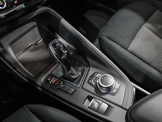 BMW X1 sDrive18i color Negro. Año 2018. 103KW(140CV). Gasolina. En concesionario Barcelona Premium -- GRAN VIA de Barcelona