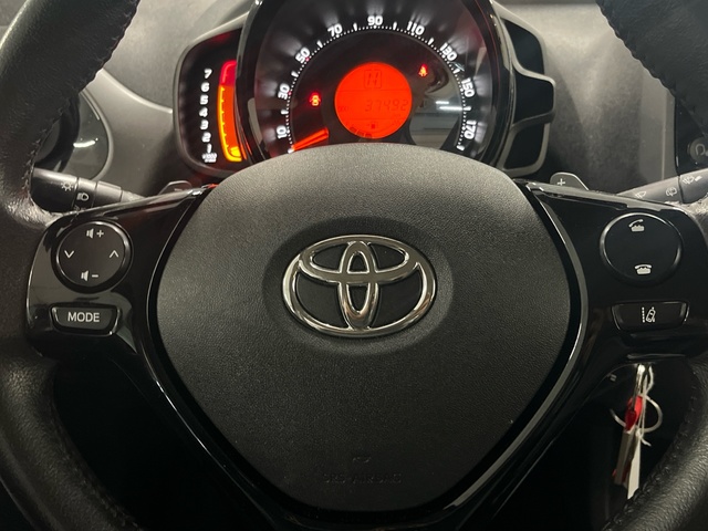 Toyota Aygo 1.0 70 x-play 53 kW (72 CV)