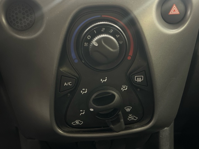 Toyota Aygo 1.0 70 x-play 53 kW (72 CV)
