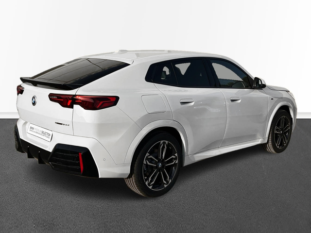 BMW X2 sDrive18d color Blanco. Año 2025. 110KW(150CV). Diésel. En concesionario MURCIA PREMIUM S.L. JUAN CARLOS I de Murcia