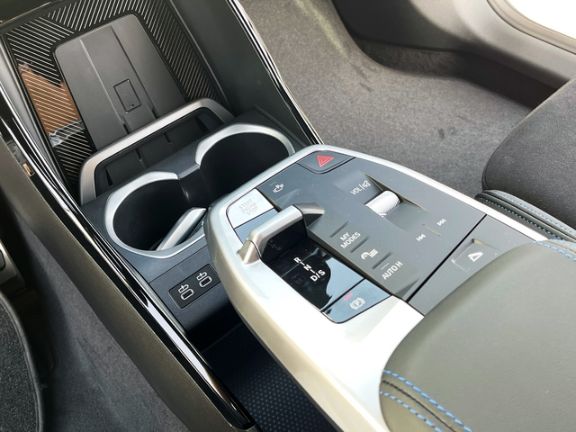 BMW X2 sDrive18d color Blanco. Año 2025. 110KW(150CV). Diésel. En concesionario MURCIA PREMIUM S.L. JUAN CARLOS I de Murcia