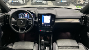 Volvo XC40 T2 Plus Dark Auto 95 kW (129 CV) - 21 Volvo XC40 T2 Ocasión 95 KW (129CV) - 21