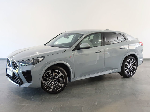 BMW X2 sDrive18d color Gris. Año 2025. 110KW(150CV). Diésel. En concesionario Autogal de Ourense