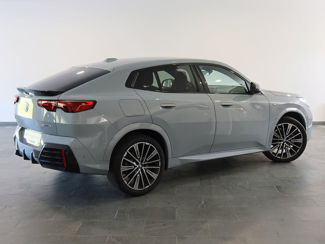 BMW X2 sDrive18d color Gris. Año 2025. 110KW(150CV). Diésel. En concesionario Autogal de Ourense