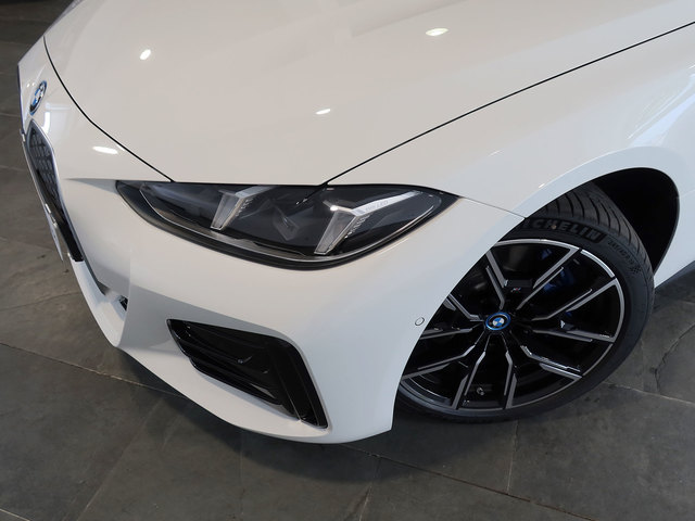 BMW i4 eDrive40 color Blanco. Año 2025. 250KW(340CV). Eléctrico. En concesionario Autogal de Ourense