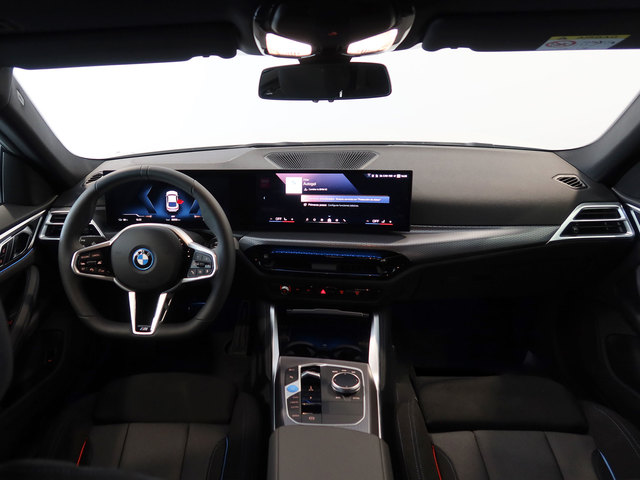 BMW i4 eDrive40 color Blanco. Año 2025. 250KW(340CV). Eléctrico. En concesionario Autogal de Ourense