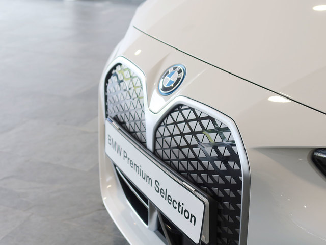 BMW i4 eDrive40 color Blanco. Año 2025. 250KW(340CV). Eléctrico. En concesionario Autogal de Ourense
