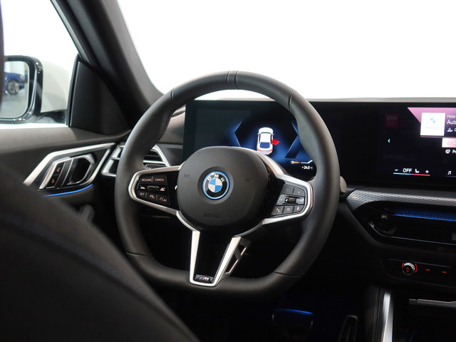 BMW i4 eDrive40 color Blanco. Año 2025. 250KW(340CV). Eléctrico. En concesionario Autogal de Ourense