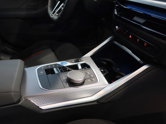 BMW i4 eDrive40 color Blanco. Año 2025. 250KW(340CV). Eléctrico. En concesionario Autogal de Ourense