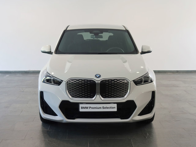 BMW iX1 xDrive30 color Blanco. Año 2025. 230KW(313CV). Eléctrico. En concesionario Autogal de Ourense