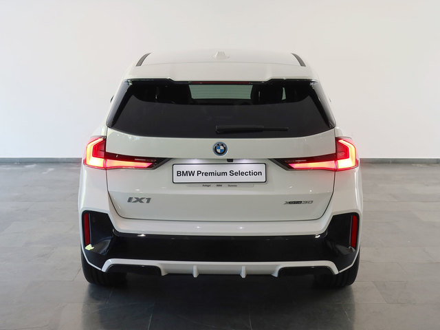 BMW iX1 xDrive30 color Blanco. Año 2025. 230KW(313CV). Eléctrico. En concesionario Autogal de Ourense