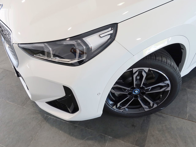 BMW iX1 xDrive30 color Blanco. Año 2025. 230KW(313CV). Eléctrico. En concesionario Autogal de Ourense